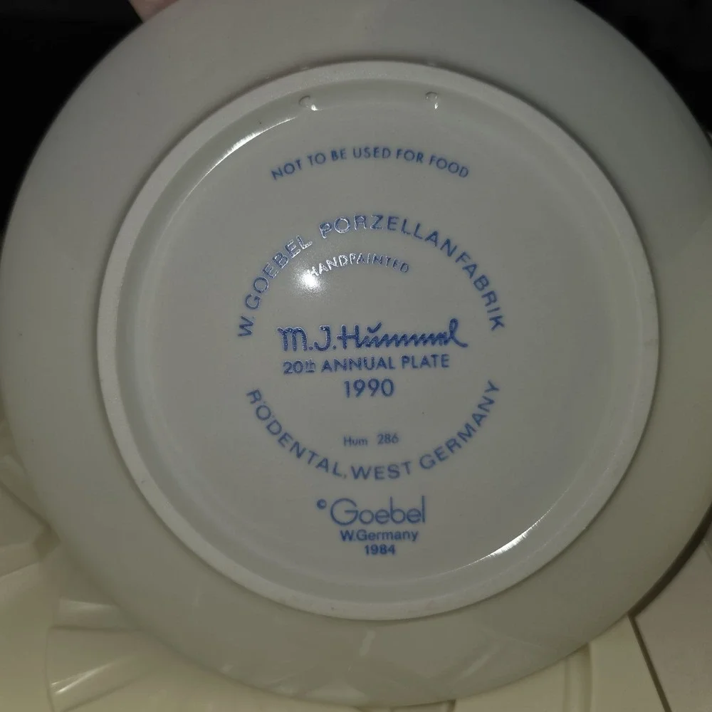 Goebel Hummel 1990 Annual Plate 